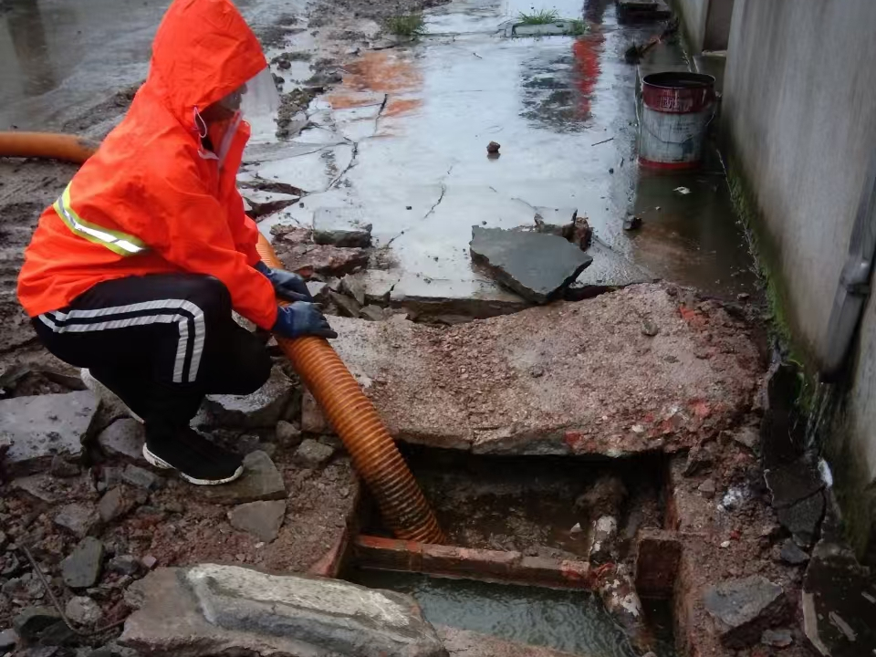 工业园区专业清理污水池 炜誉市政以规范流程守护城市 “肠道”